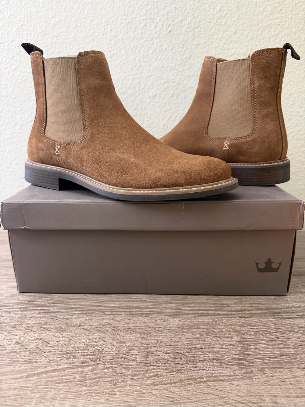 Crown Vintage Men's Suede Chukka Boots in Brown